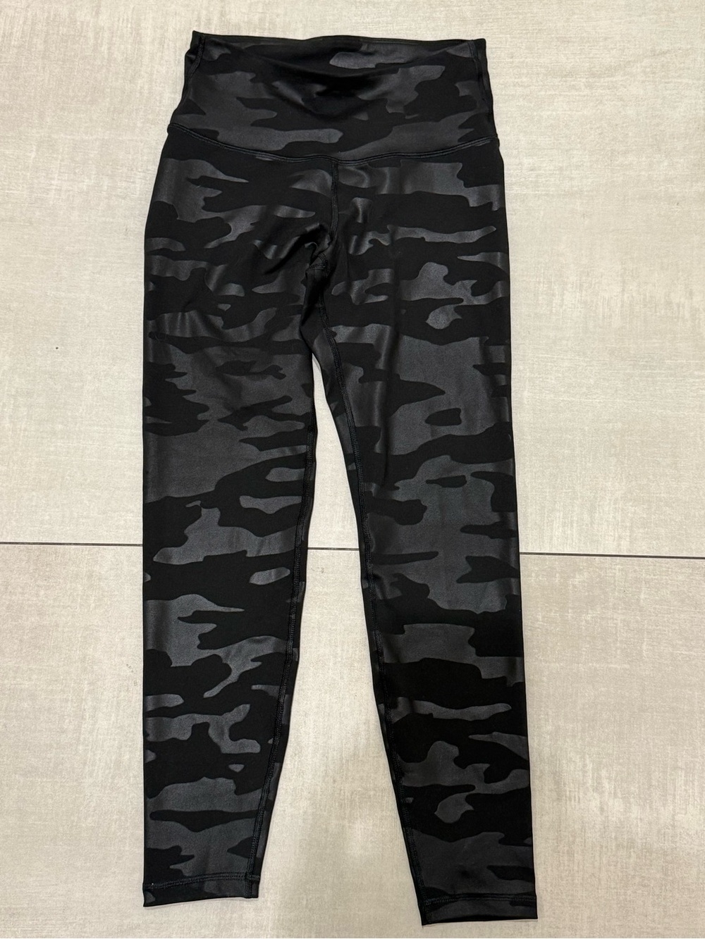 Old Navy Black Camo Elevated Womens Leggings